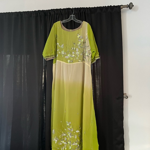 Dresses & Skirts - Maxi dress